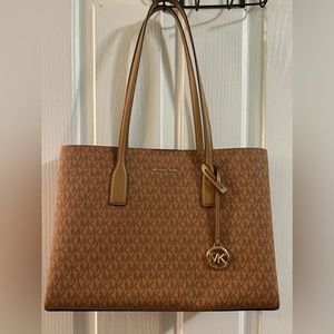 Michael Kors Mercer Large Tan Logo Tote Bag BRAND NEW W/OUT TAGS